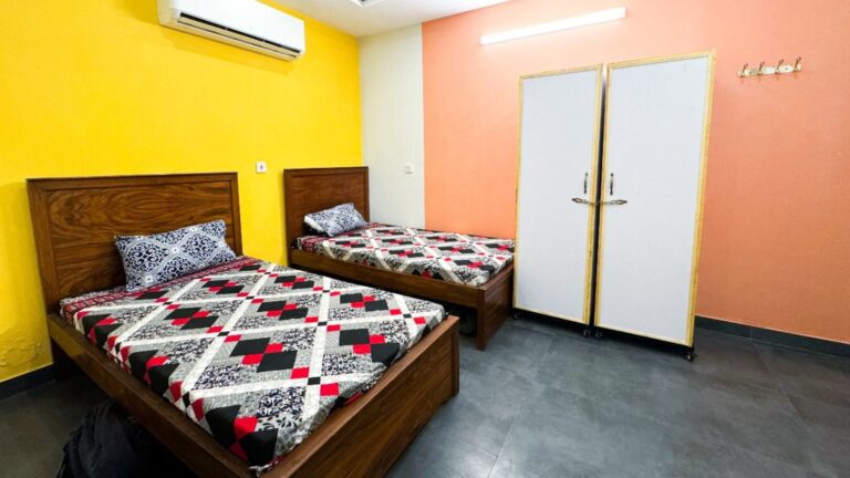 How to Live on a Budget in a Hostel in Pakistan?