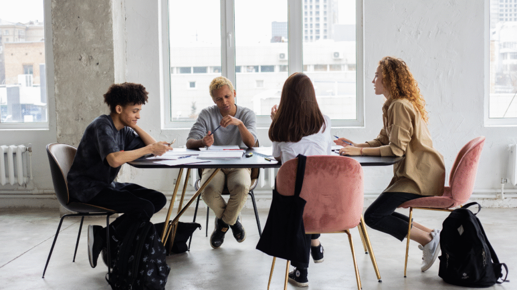 What age group stays in hostels (1)